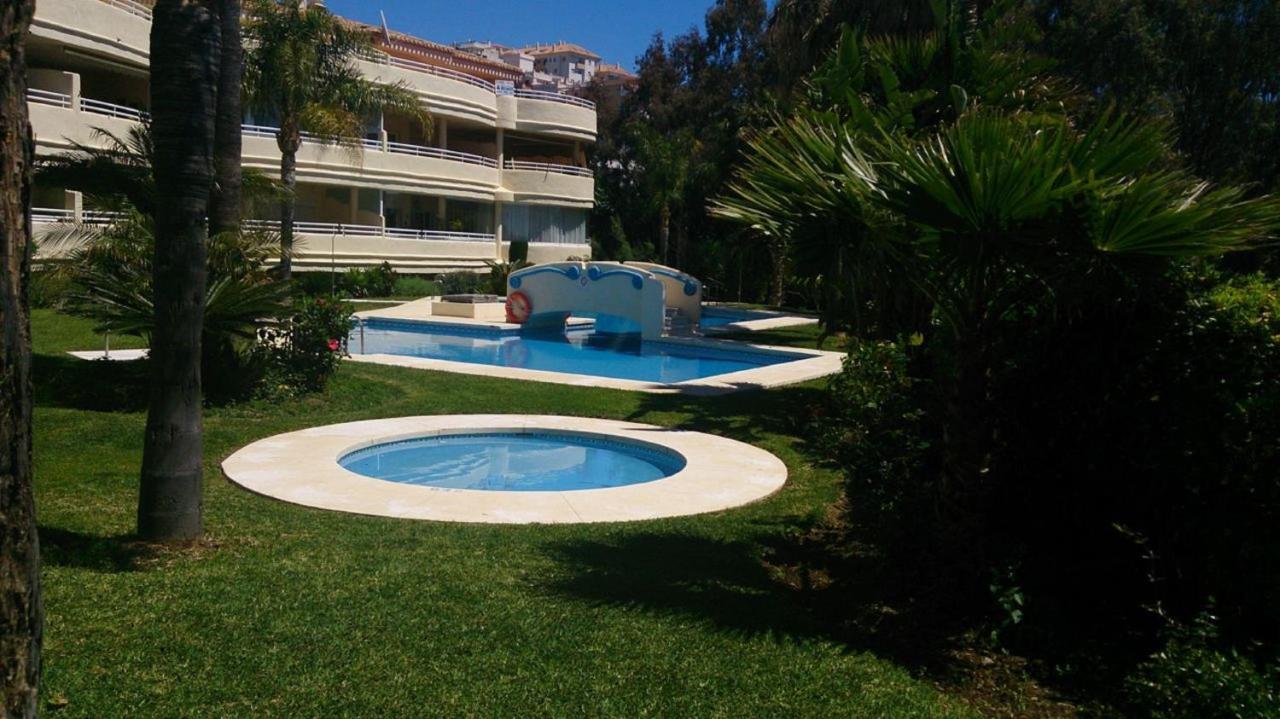 Holidays2Benalmadena Torrequebrada Sea View Front Beach With Pool Parking & Terraces المظهر الخارجي الصورة