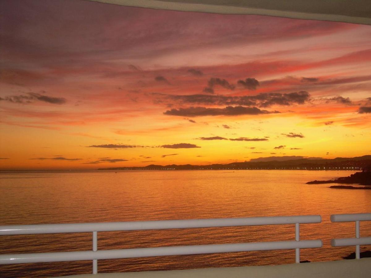 Holidays2Benalmadena Torrequebrada Sea View Front Beach With Pool Parking & Terraces المظهر الخارجي الصورة